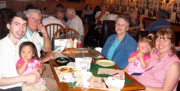 7th stop was visiting friends and family. At this restaurant we had pizza together and danced at the juke box.